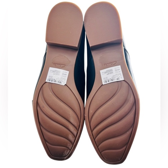 Clarks Black Leather Loafers Sleek Minimalist Design Like New No Box - Picture 3 of 9